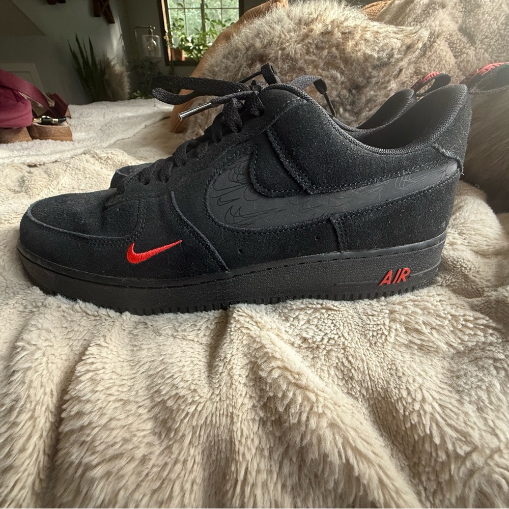 Nike Men's Black and Red Air Sneakers